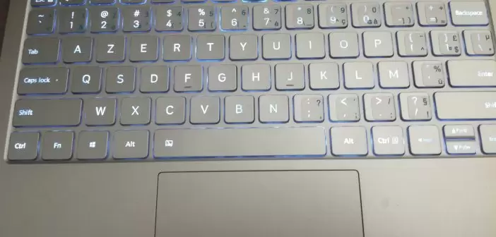 Le clavier et ma configuration de touches avec mes stickers.